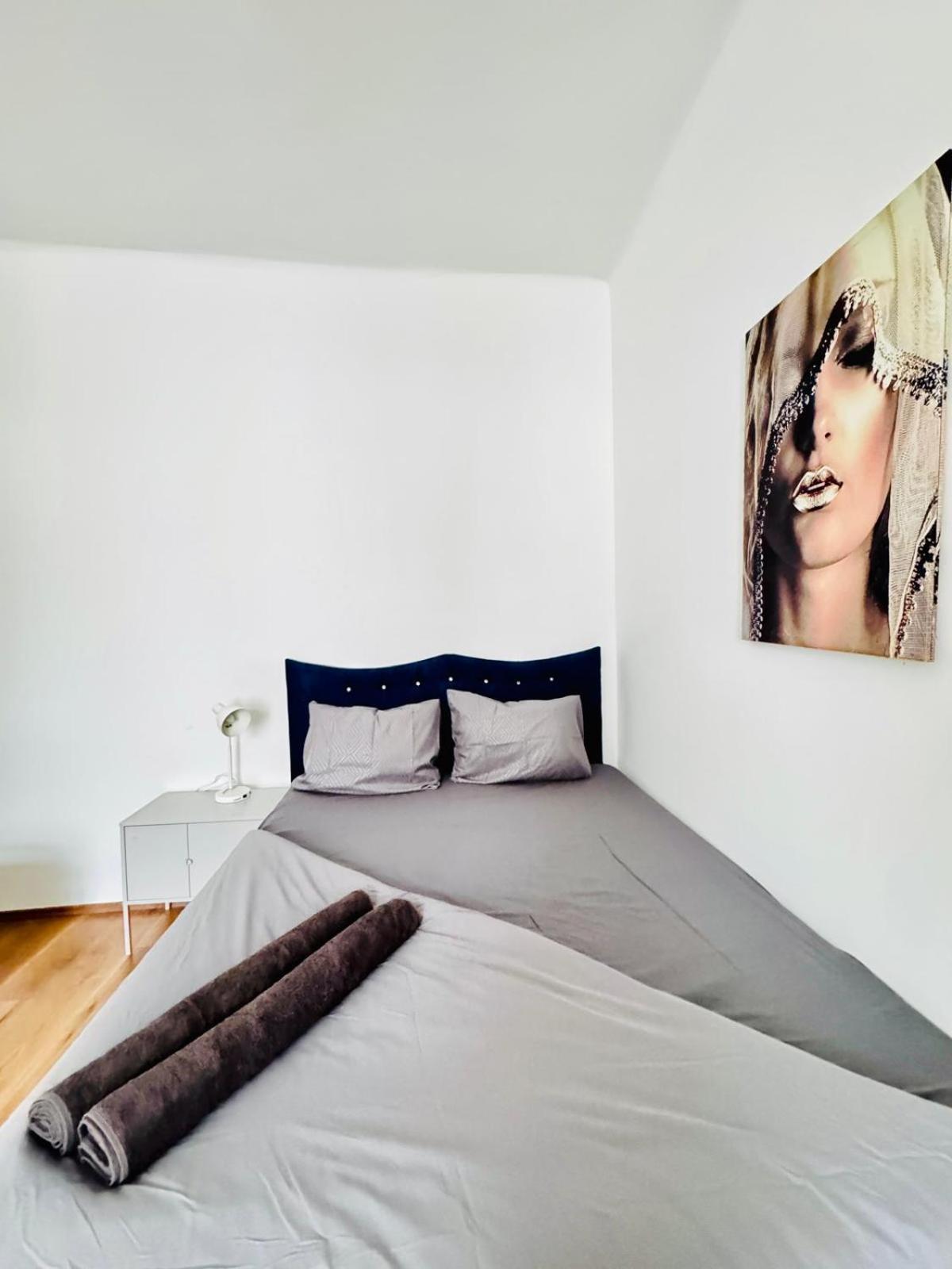 Stylih & Spacious Close To Augarten Park Wenen