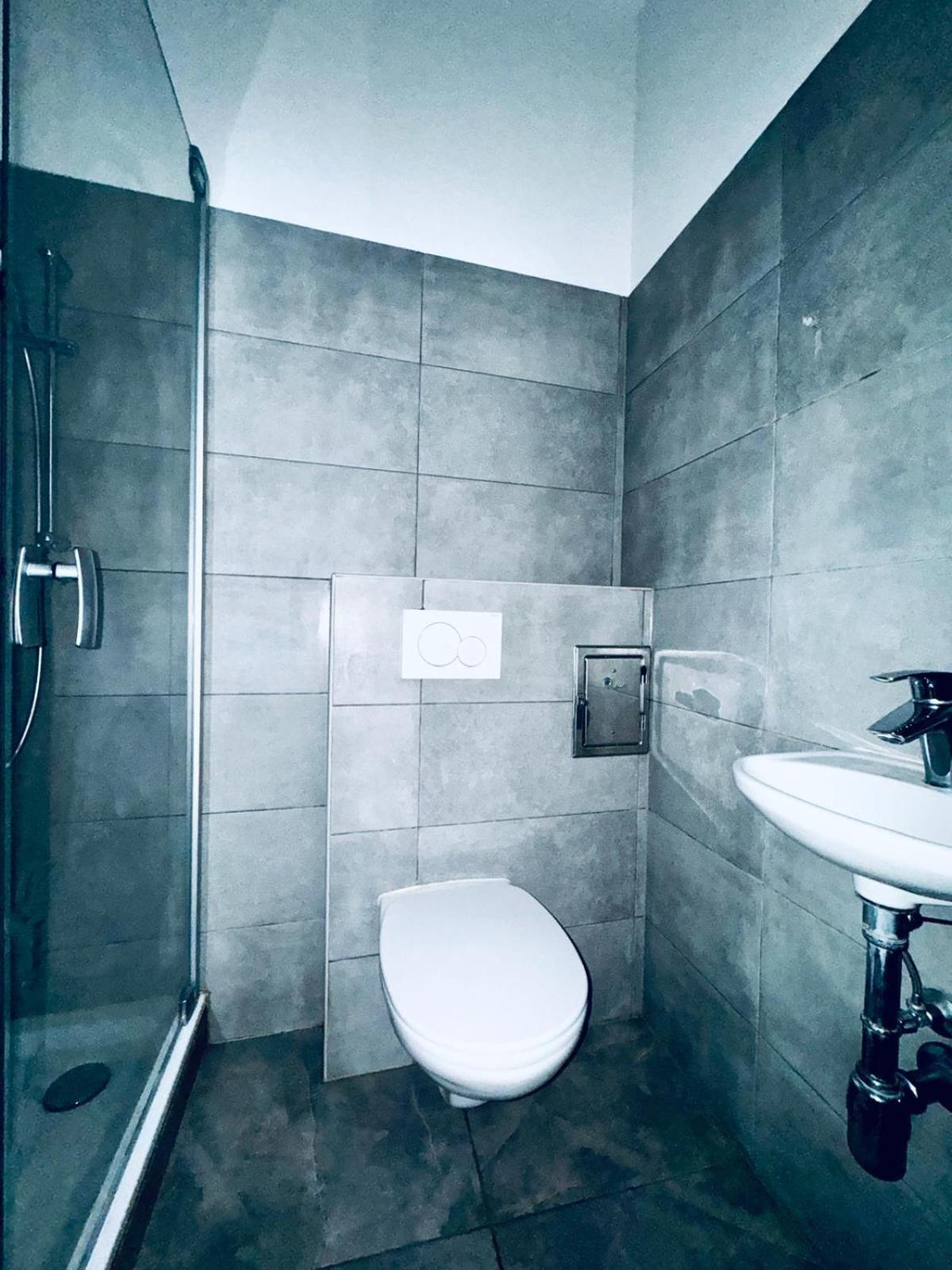 Stylih & Spacious Close To Augarten Park Appartement *