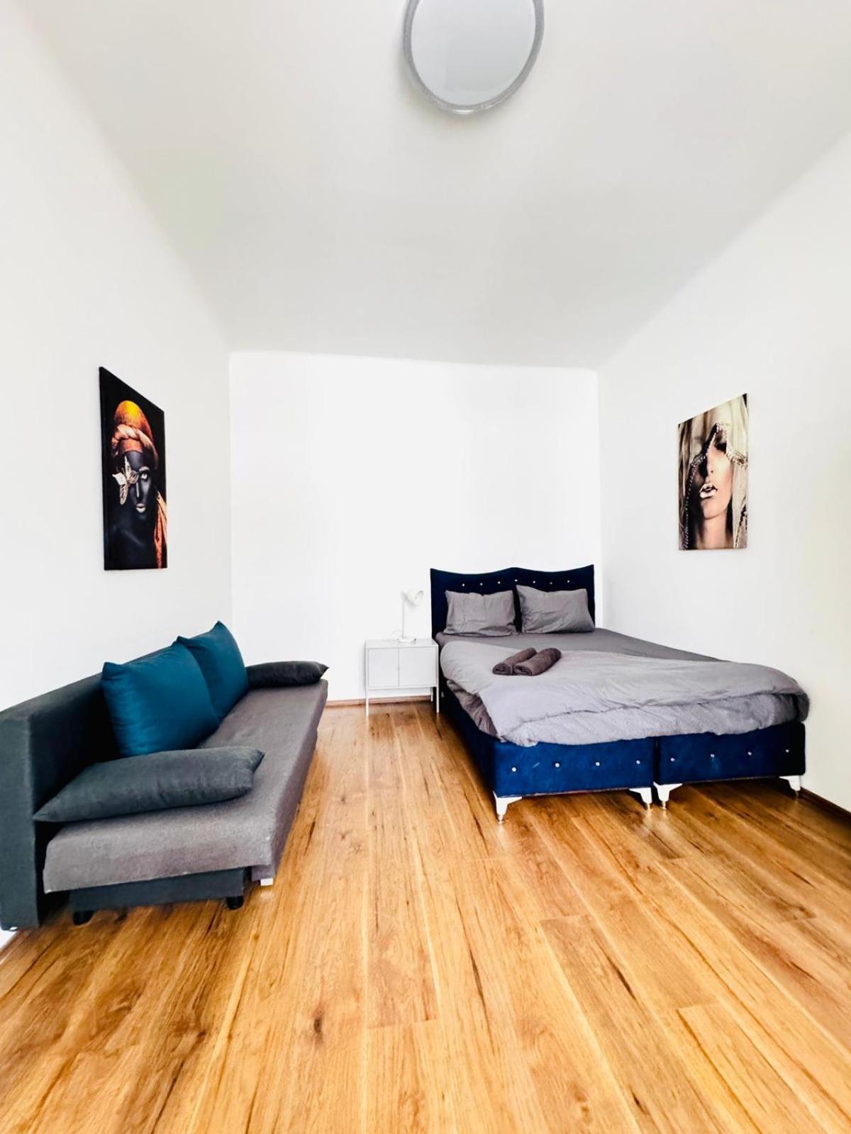 Stylih & Spacious Close To Augarten Park Appartement